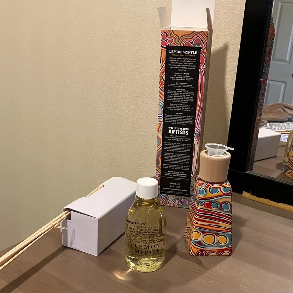 Lemon Myrtle Reed Diffuser - Colorful Abstract Pattern - Picture 3 of 6